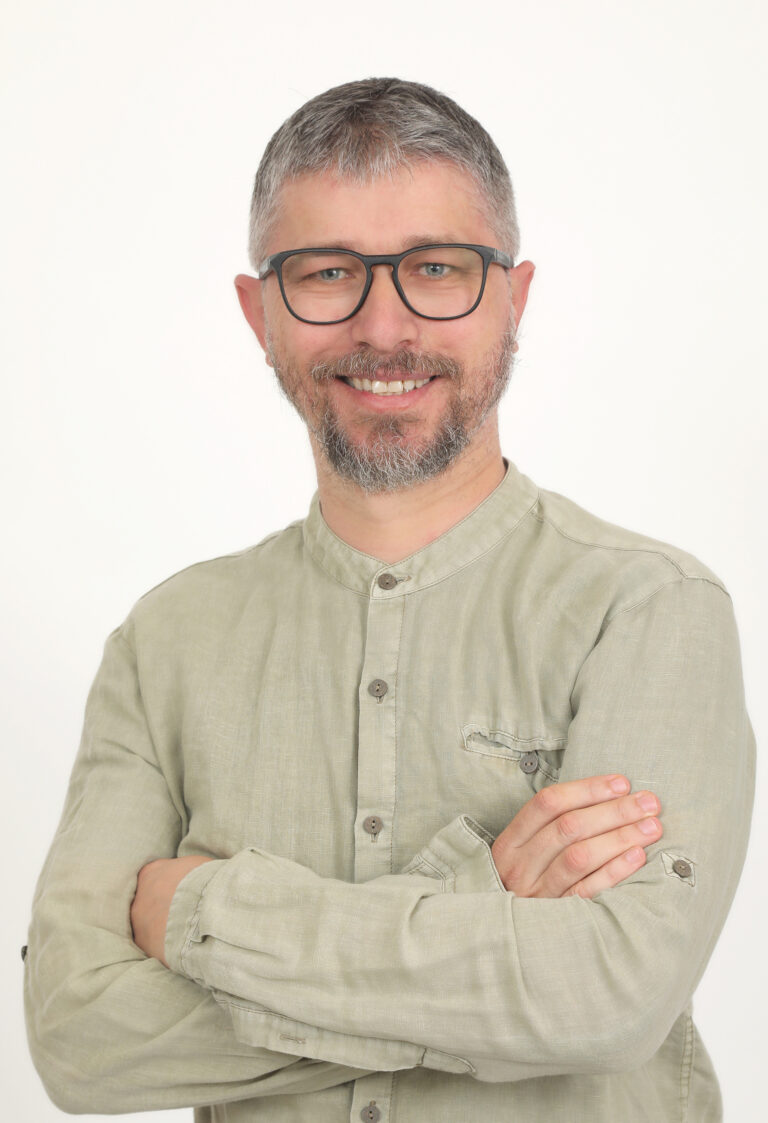 DX2A8550ret 768x1123